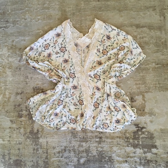 Over your shoulder shawl - Picture 5 of 5